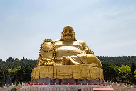 中国济南千佛山大金佛像照片