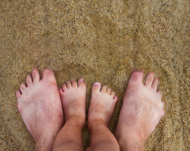 沙滩上的脚