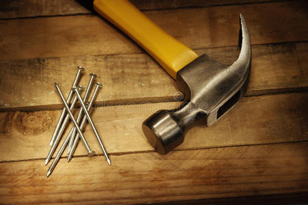 钉子锤子图片