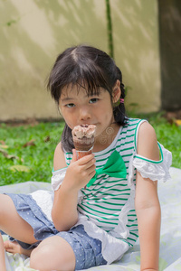 特写镜头 女孩 白种人 小孩 家庭 自然 花园 肖像 可爱的