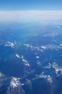 奥地利2016年10月阿尔卑斯山从飞机上看到，飞机上看到的群山