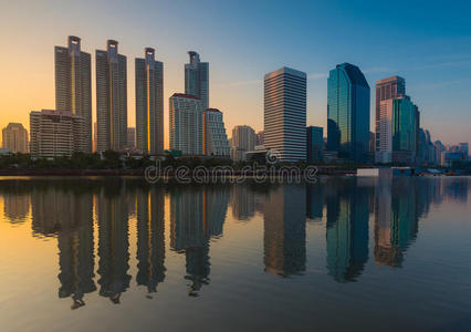 建筑 公司 大都市 亚洲 全景 黎明 照明 市中心 建设