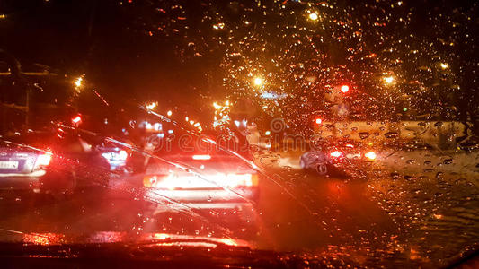 驱动 雨滴 变模糊 运动 汽车 颜色 美丽的 玻璃 暴风雨