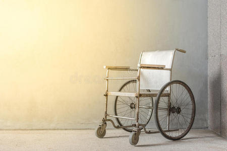 在室内 装置 医学 帮助 扶手椅 医疗保健 检查 残疾人