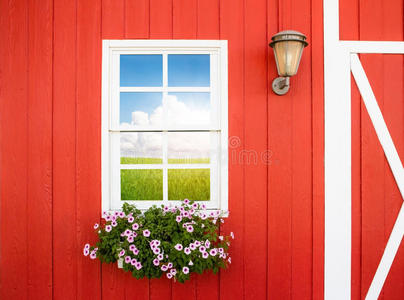 红墙白窗