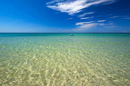 反射 海滩 沿海 海洋 风景 场景 天堂 放松 假日 海的