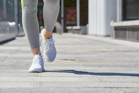 运动型 健身 运动员 阳光 夏天 外部 慢跑者 慢跑 锻炼