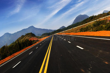 作记号 运输 旅行 公路 路面 风景 方向 长的 地平线