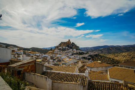 美丽的城市景观与城堡在蒙特弗里奥，西班牙