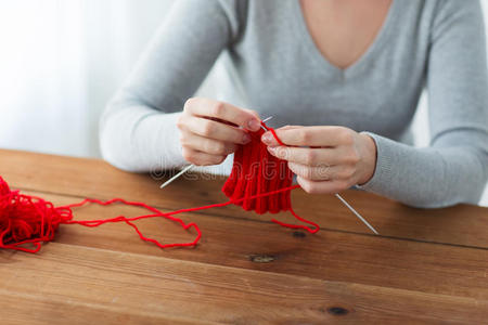 女孩 针织品 骷髅 桌子 工艺 丙烯酸 工具 手工制作的