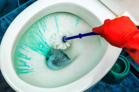 洗涤剂 擦洗 洗澡 橡胶 清理 座位 工作 工人 厕所 浴室