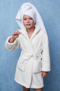 浴袍 小孩 女孩 照顾 牙刷 可爱的 毛巾 乐趣 卫生 白种人