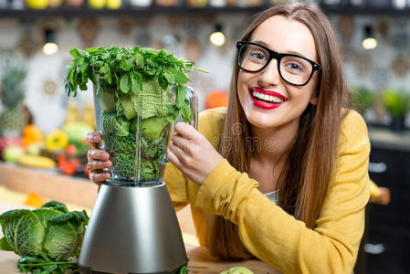 营养 薄荷 面对 几维鸟 水果 美丽的 搅拌机 果汁 食物