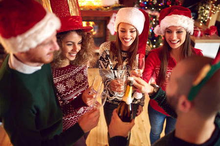 香槟 玻璃杯 帽子 家庭 幸福 女孩 享受 自由的 庆祝