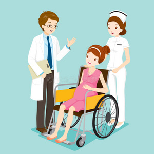 医生在轮椅上和怀孕的护士交谈照片
