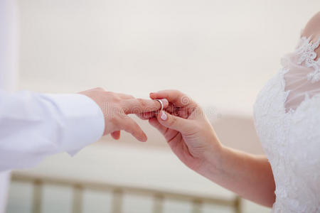 戒指 结婚 人类 家庭 成人 仪式 美丽的 新娘 丈夫 西博