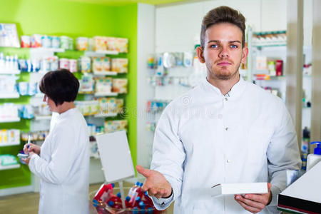 职业 长袍 药房 药剂师 药物治疗 成熟 药店 分类 女孩