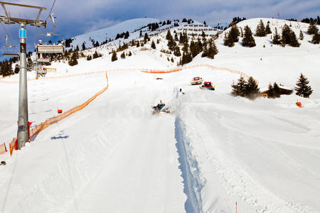 滑雪者 装备 缆索 斜坡 天空 阿尔卑斯山 娱乐 冰川 风景