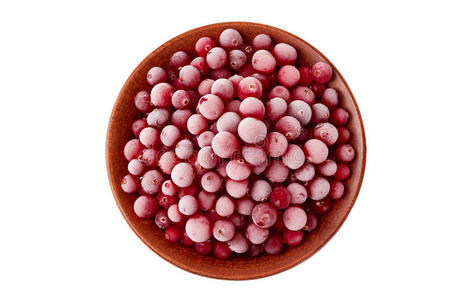 一碗冷冻蔓越莓在白色