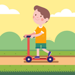 男孩在公园路上骑着踢踏板车