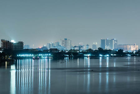 曼谷城市景观。 曼谷商业区的夜景