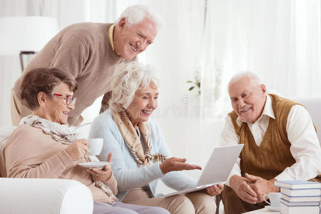 老年人俱乐部图片