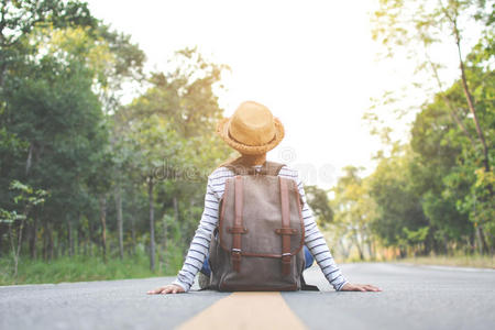 夏天 自由的 美丽的 旅行 森林 自由 假日 搭便车 美女