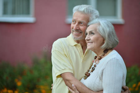 微笑的老夫妇