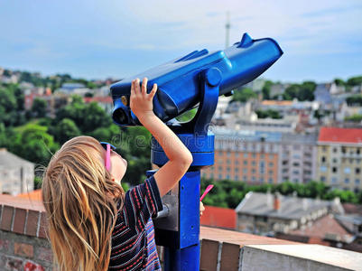旅行者 屋顶 望远镜 旅行 双筒望远镜 尝试 小孩 女孩
