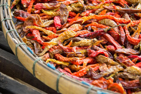 堆的干辣椒图片