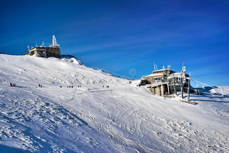 举起 求助 欧洲 寒冷的 滑雪 自然 山谷 旅游业 旅行