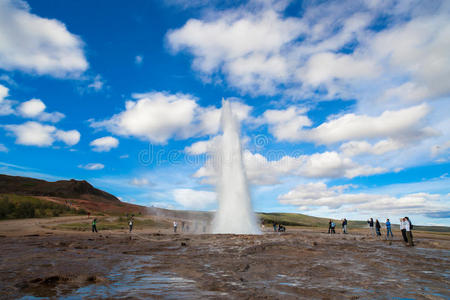 冰岛的strokkur间歇泉