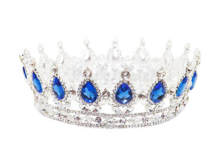隔离皇冠皇冠与蓝宝石隔离在白色背景上. 皇家象征照片