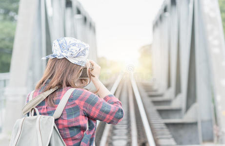 铁路 风景 智能手机 照片 赶时髦的人 照相机 夏天 摄影