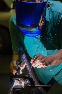 保护 闪光 现象 制造业 金属 明亮 面具 工匠 照亮 成人
