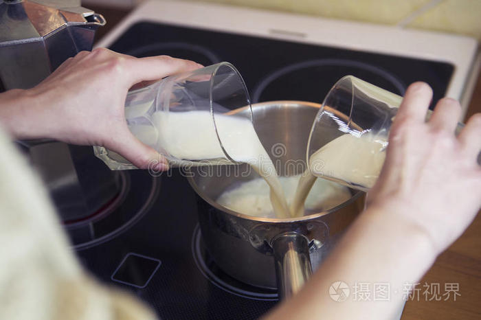 馅饼 不及物动词 鸡蛋 糕点 配方 烹饪 制作 肉桂色 桌子