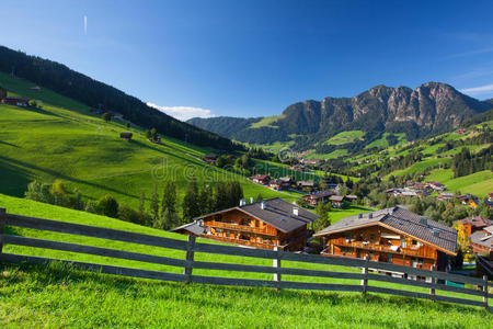 阿尔卑斯山 全景图 夏天 风景 牧场 泰洛 乡村 草地 目的地