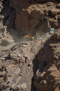 机器 机械 山崩 工作 挖掘 岩石 运输 铲子 塔吉克斯坦