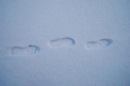 脚踩雪地的冬天