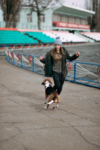 宠物 自然 美女 苏格兰 女孩 幸福 海滩 犬科动物 美丽的