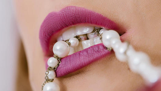 珍珠嘴唇的细节照片
