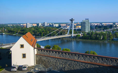 斯洛伐克布拉迪斯拉发多瑙河上的城堡设防和新桥