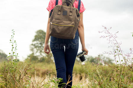 背包 女人 成功 旅游业 照相机 游客 旅行者 徒步旅行