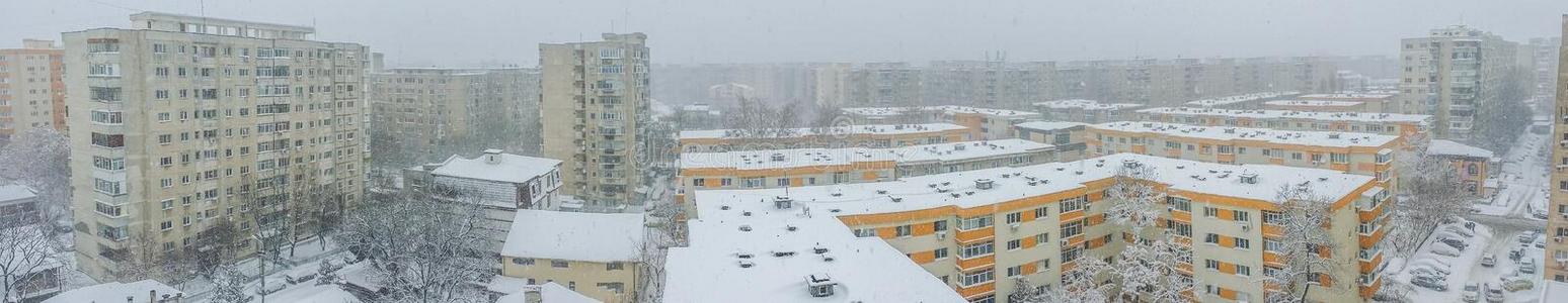 布加勒斯特城市全景覆盖着雪