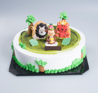 蛋糕或创意动物在背景上以蛋糕为主题。