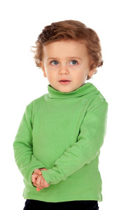 可爱的婴儿穿着绿色衬衫