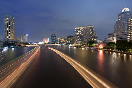 泰国曼谷他信桥的朝普拉亚河景观