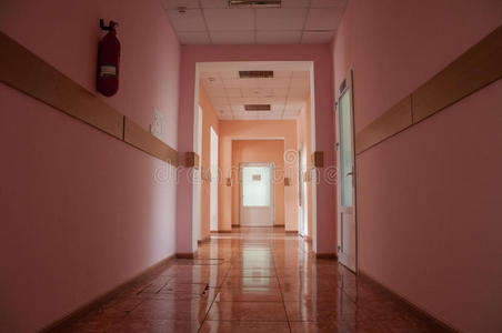 医院里温暖的走廊