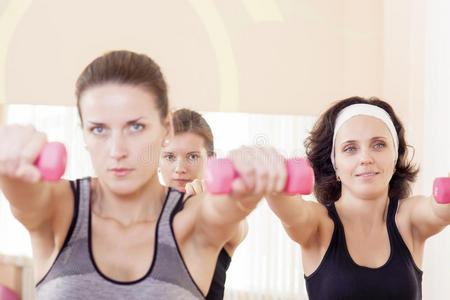健身 损失 活动 杠铃 健康 在室内 身体 有氧运动 成人