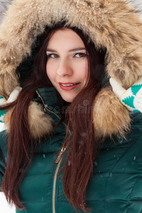 乐趣 美女 青少年 可爱的 雪花 季节 毛皮 成人 外套